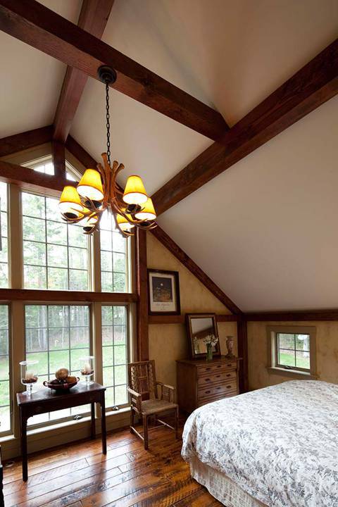 timber-frame-carriage-house-bedroom