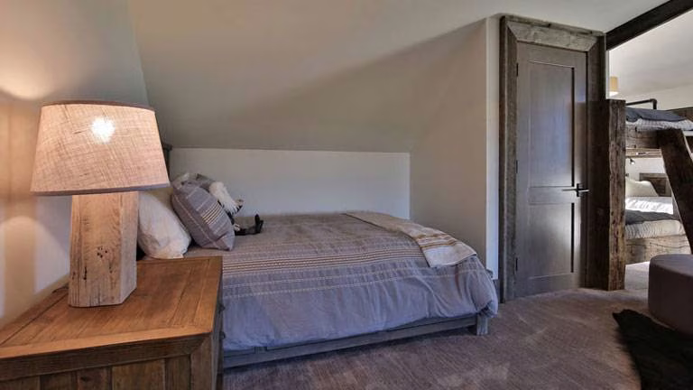 277-Old-Armington-Rd-Lucky-Man-print-054-40-Dorm-Style-Living-Space-4200x2800-300dpi_8542_2019-10-28_10-42