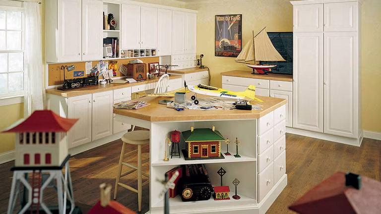 Merillat-Classic-Whitebay-II-Laminate-White-Room-2(high-res)_7556_2018-10-18_11-12