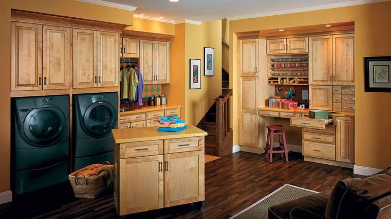 Merillat-Masterpiece-Fairlane-Birch-Natural-with-Cocoa-Highlight-Room(high-res)_7556_2018-10-18_11-12