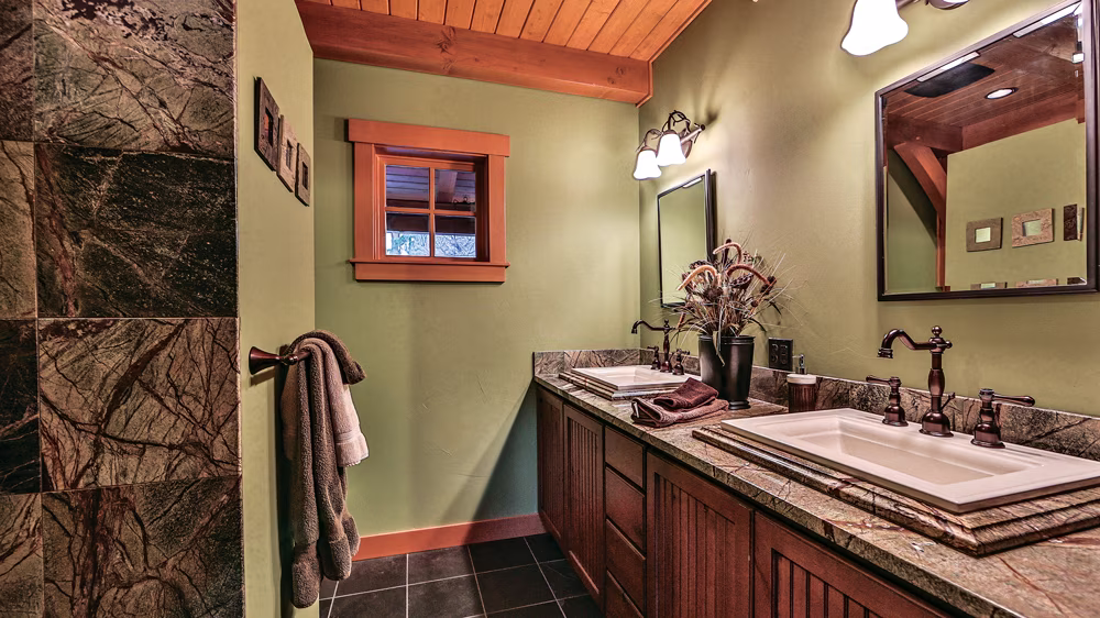OkanoganWenatchee-National-print-030-30-Master-Bath-4200x2800-300dpi_11868_2023-11-09_16-14